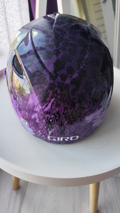 дуже яскравий  шолом крутої фірми GIRO