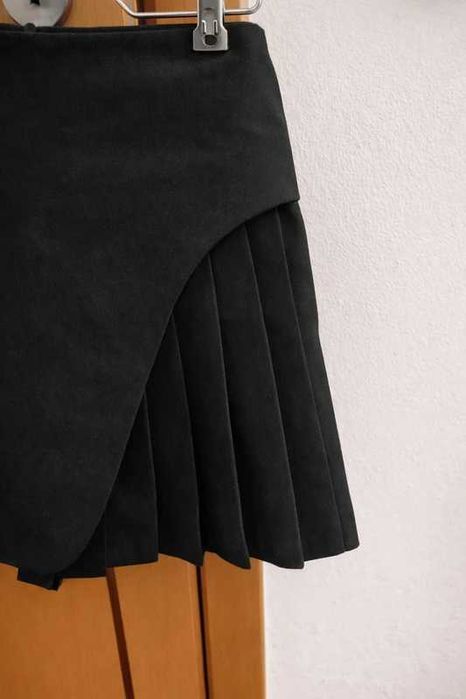 Mini saia (skort) da Lumina Fashion assimétrica de alfaiataria