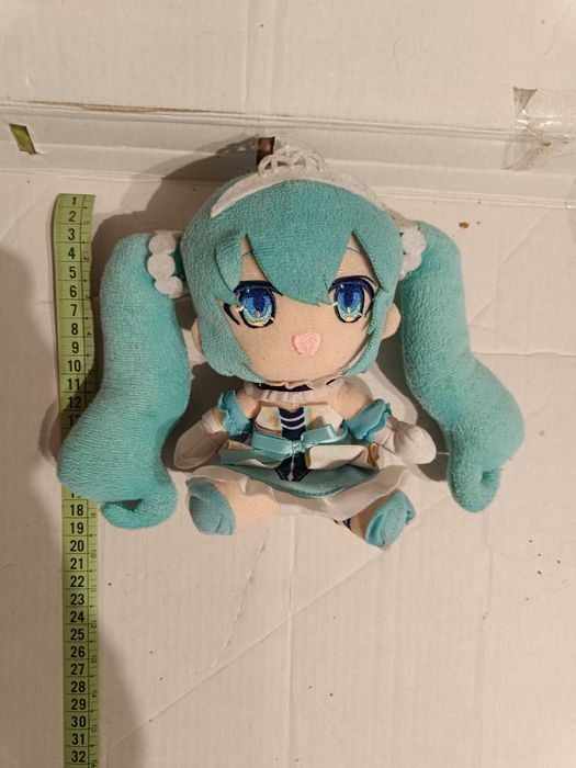 Хацунэ Мику японская кукла.