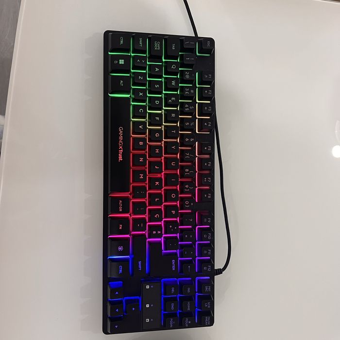 Vendo teclado de gaming com rato
