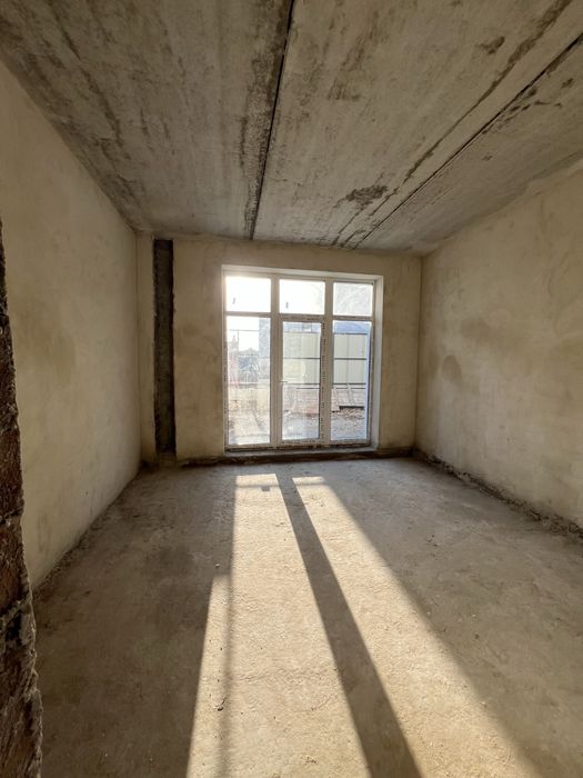 Будинок з терасою та земельною ділянкою  4 сотки