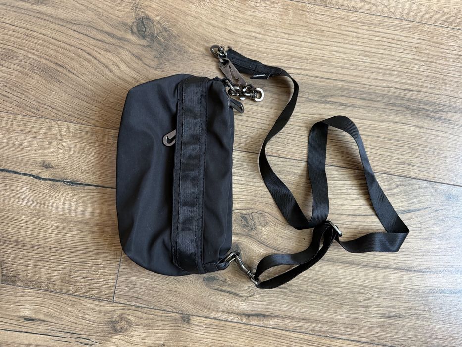 Сумка мессенджер на плече nike w nsw futura luxe crossbody