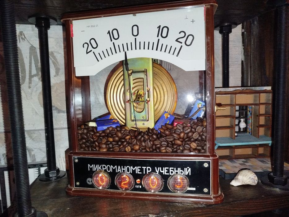 Ламповий годинник  в ретро стилі