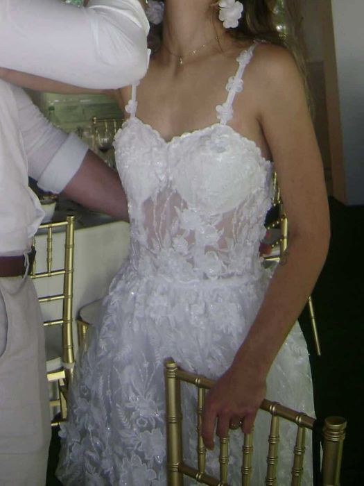 Biała krótka suknia ślubna koronkowa na ramiączkach szyta na miarę