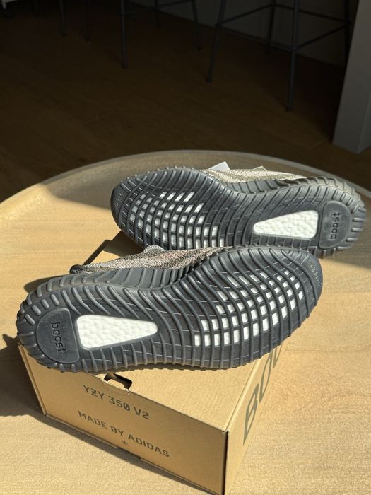 YEEZY Boost 350 V2 Carbon Beluga – NOWE, EU 42