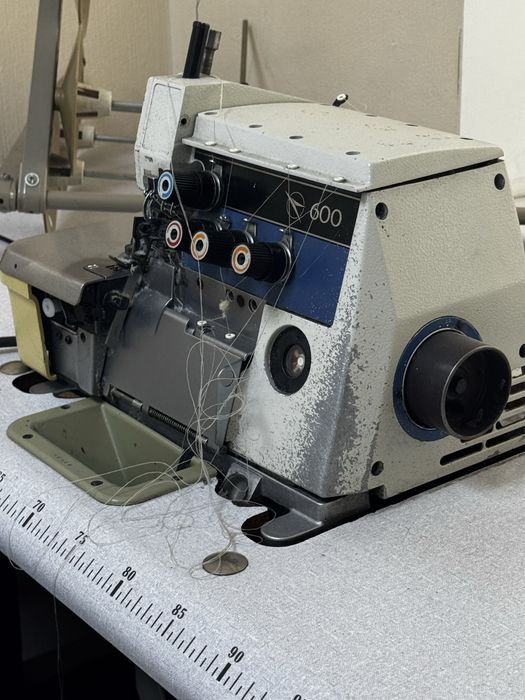 Промисловий оверлок Brother 600