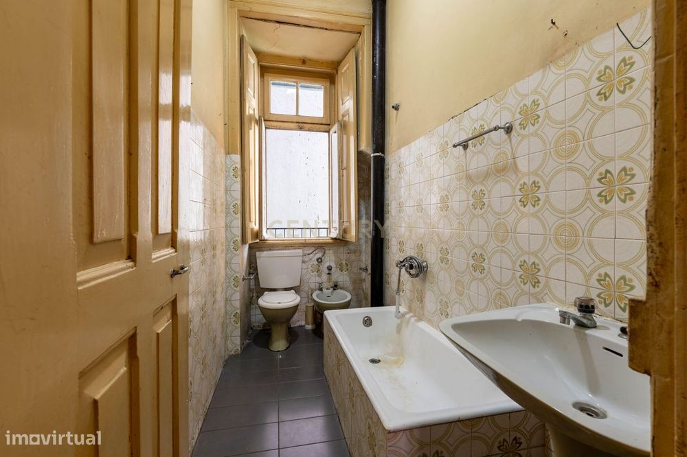 Charme Clássico | 185 m² | Varanda | Estrela - Lisboa