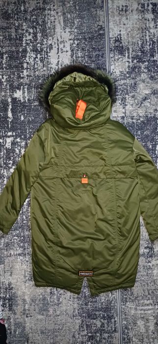 Продам зимову куртку.