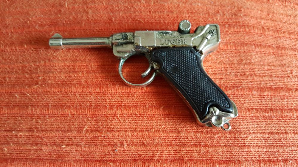 Pequena Pistola de fulminantes e Isqueiro