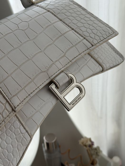 Белая сумка Balenciaga
