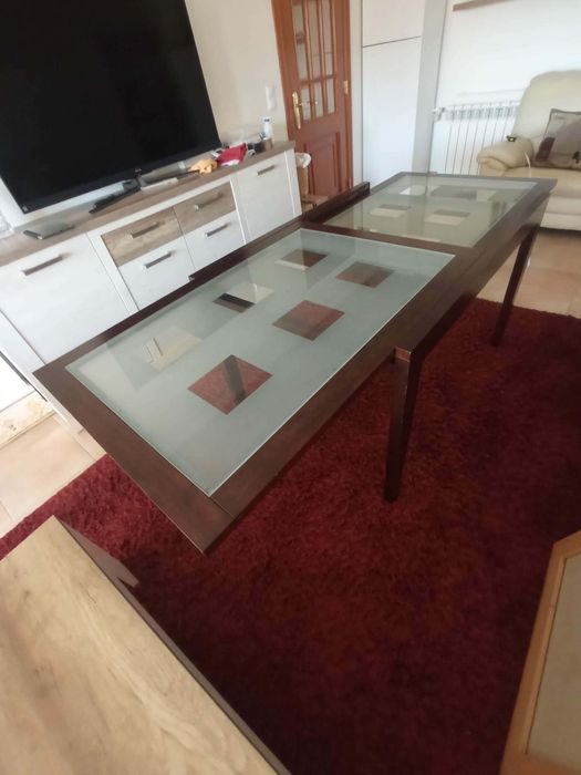 Mesa em madeira com vidro