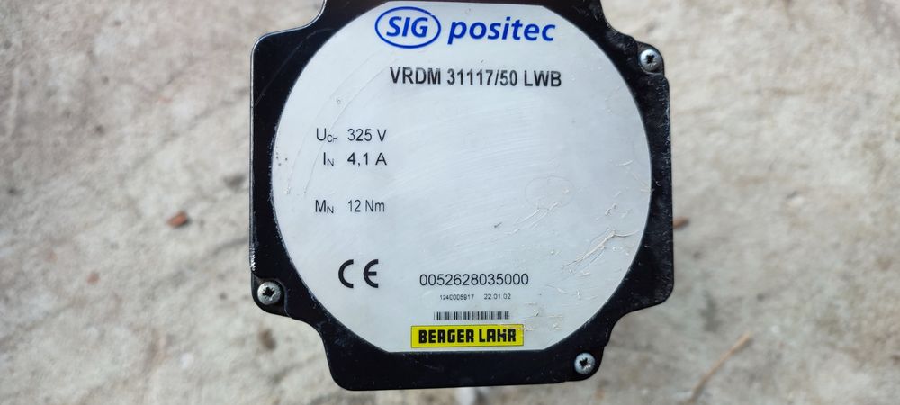 Dwa silniki i serwo wzmacniacze sprawne