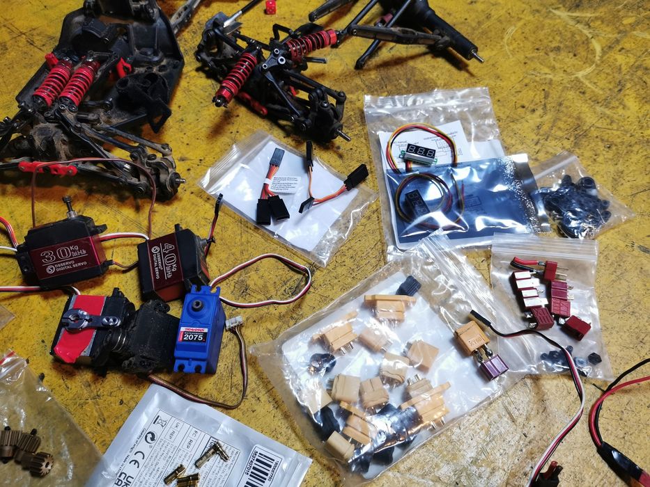 Lote de peças e materiais para rc