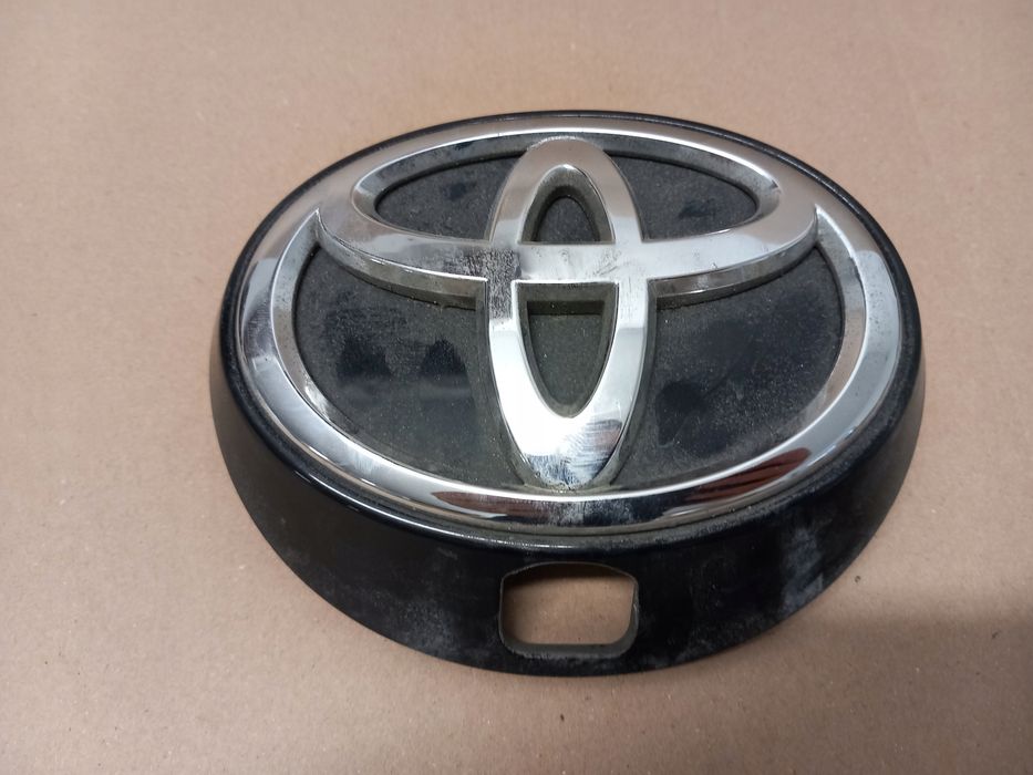 podstawa emblemat znaczek logo toyota corolla e21 67930-02061