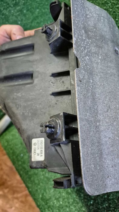 Caixa Filtro Ar Audi A4 B7 8E 2.0 TFSI Ref. 03G133835A Original em excelente estado