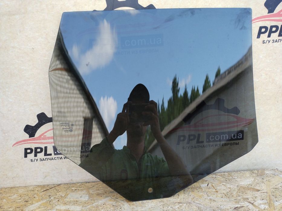 Jeep Grand Cherokee WK 2010- Стекло двери левое заднее