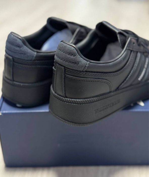 Продам женские кроссовки Tommy Hilfiger, размер 38