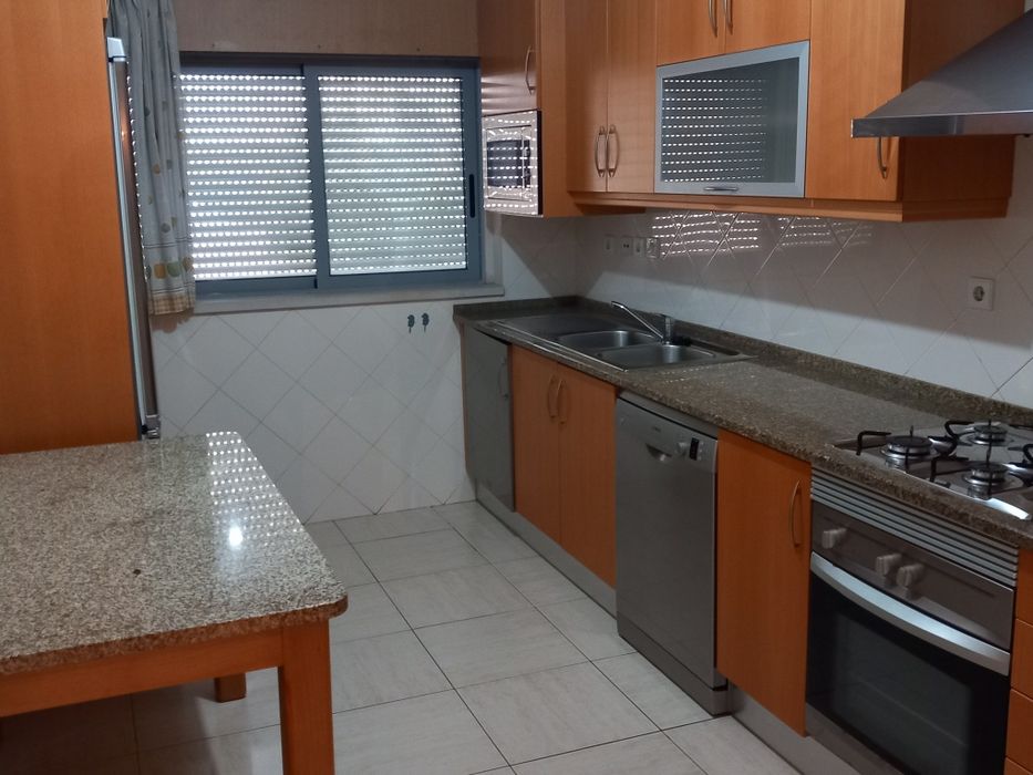 Alugo apartamento T3 bobadela