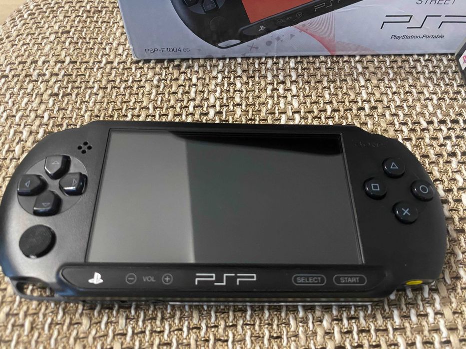 [REZERWACJA] PSP Street + 5 gier + karta Memory Stick Pro Duo 8GB