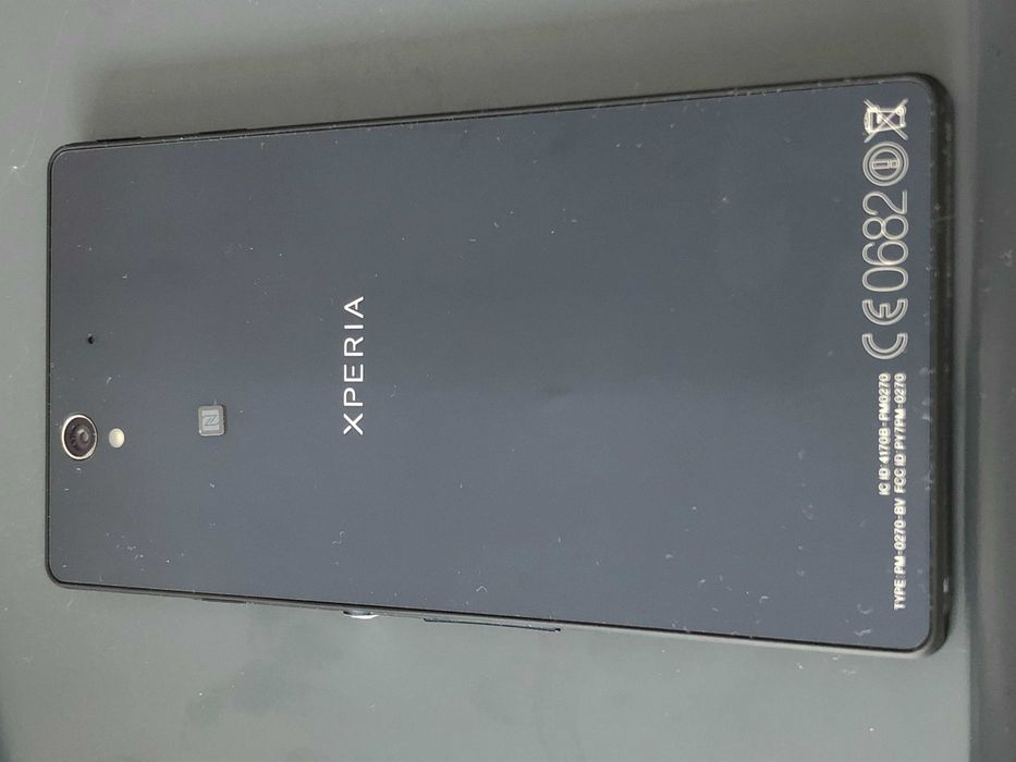 Czarny telefon smartfon Sony Xperia C6603