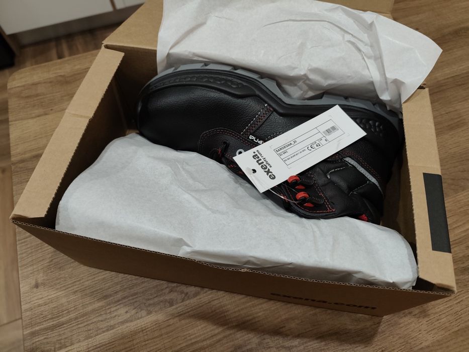 Botas de biqueira de aço NOVAS  TAM:42