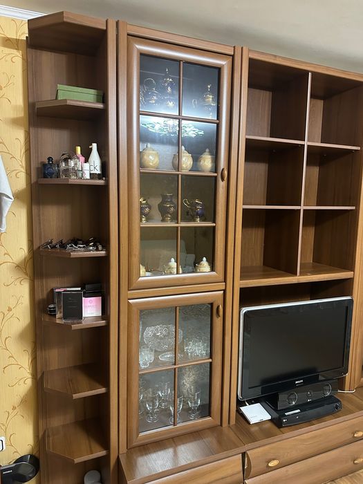 Меблевий сервант