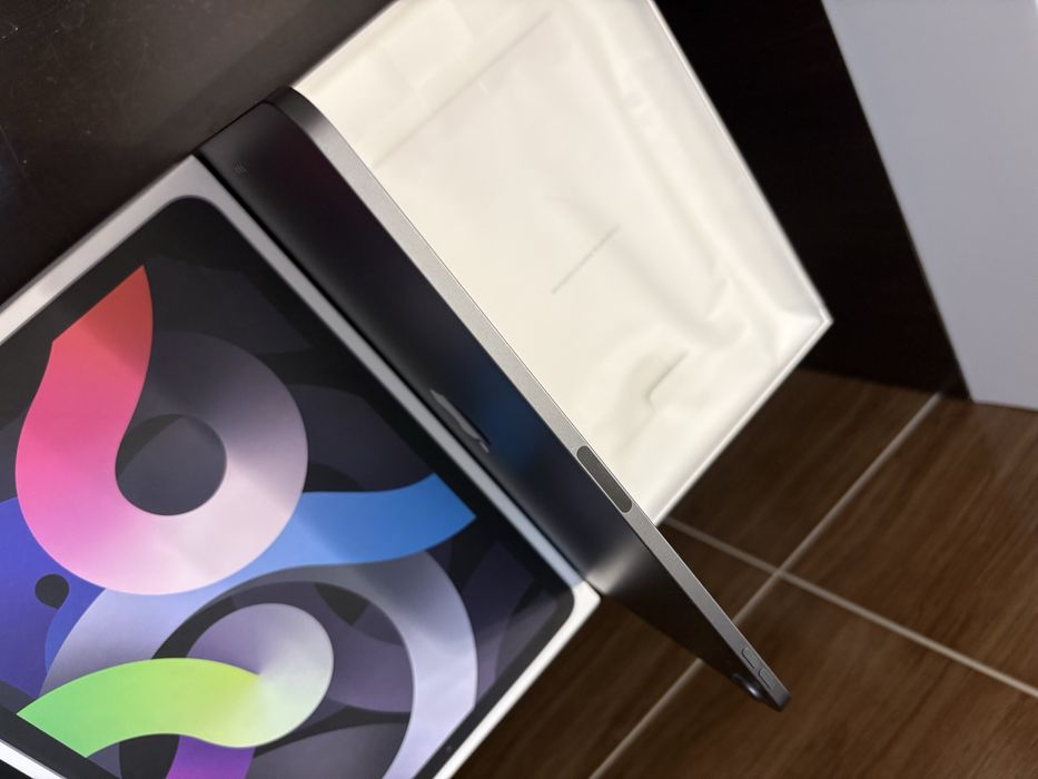 Ipad Air 4 , stan jak nowy.