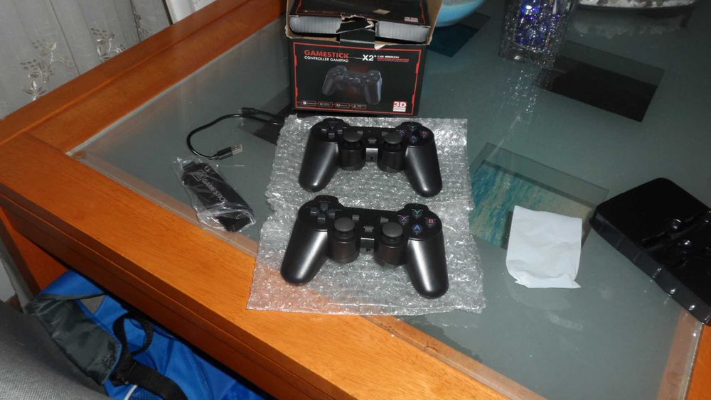 Vendo consola de jogos  mais de 1500 jogos como nova tem 2 comandos