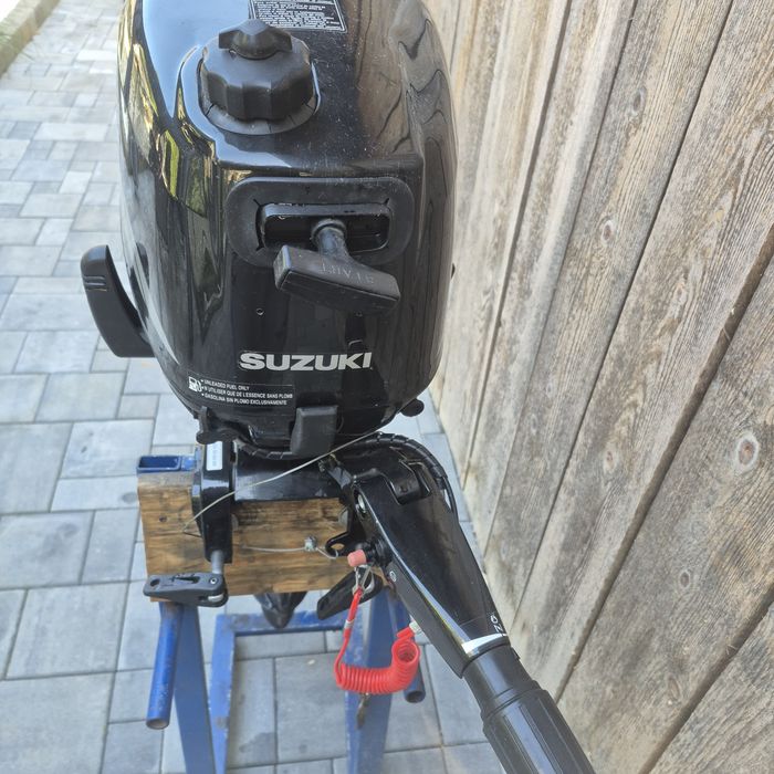 Silnik zaburtowy Suzuki DF6 stopa L