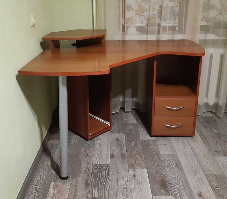 Стол письменный компьютерный