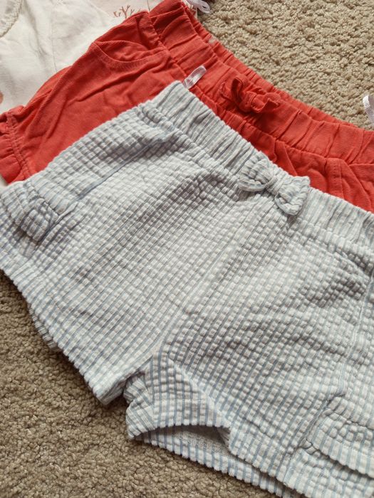 Conjunto de t-shirts e calções da C&A