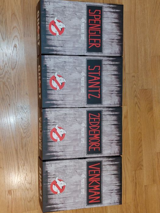 Present toys: 4 figurki z filmu Ghostbusters [skala 1/6]