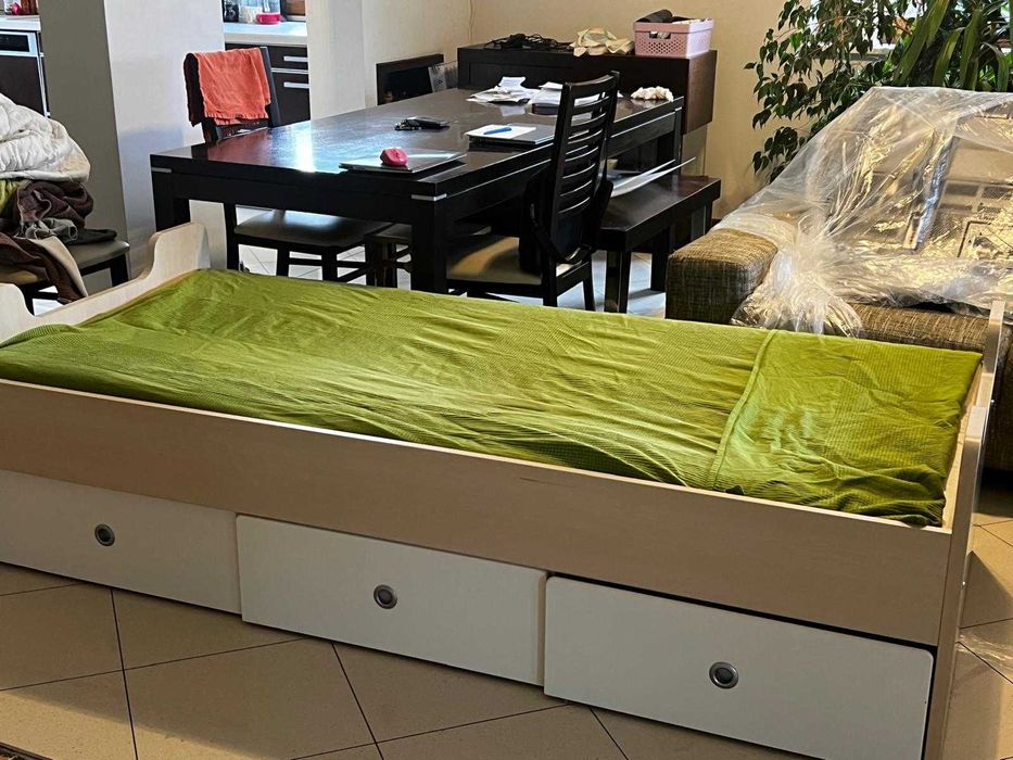 Meble młodzieżowe (łożko, szafa, szafki)