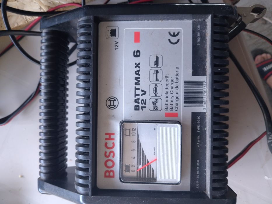 Зарядное устройство BOSCH battmax 6 для автомобилей и другой техники с