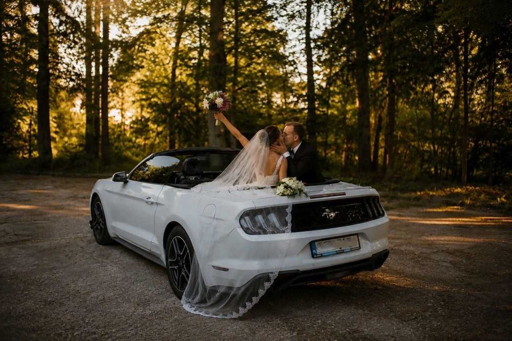 Ford Mustang Cabrio Wynajem na Wesela, do Ślubu, Sesje Zdjęciowe Wyjątkowe Okazje Pojazd do ślubu