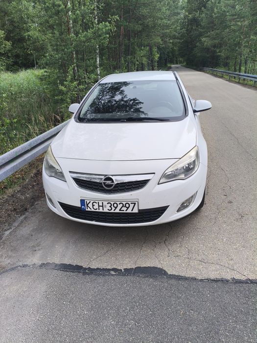 Opel Astra rok 2012