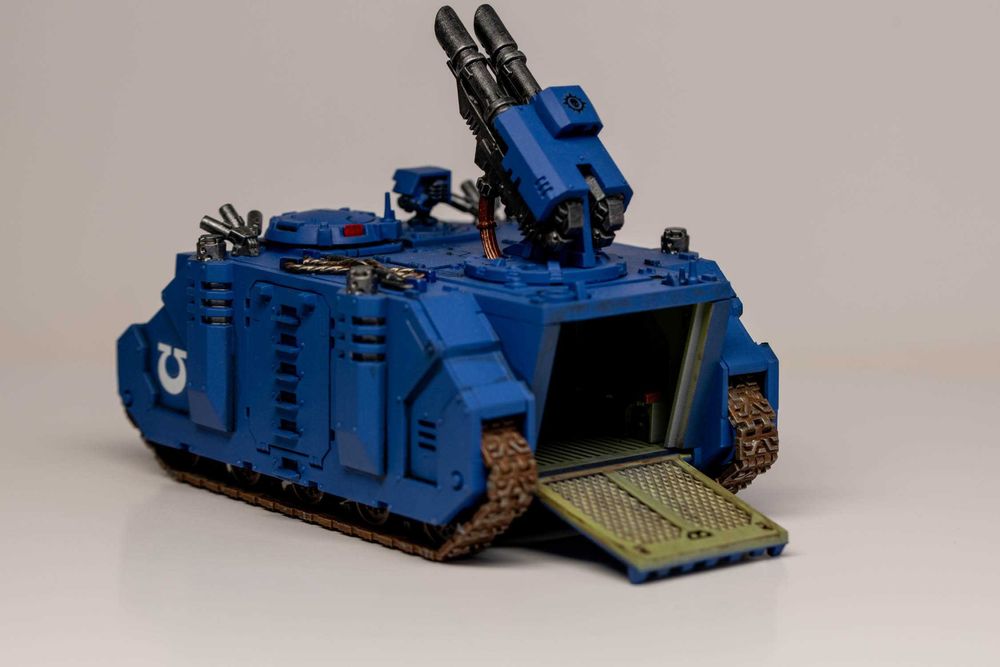 WH40k Razorback w barwach Ultramarines