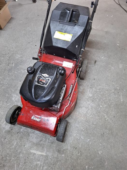 Kosiarka spalinowa z koszem