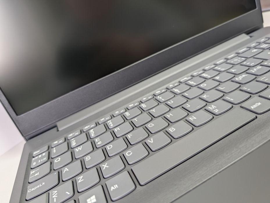 Ноутбук Lenovo V15-ADA/Ryzen 5 3500U/8GB/256GB/15"/FullHD/для навчання
