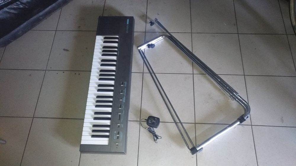 Yamaha PSR-15 ze stojakiem