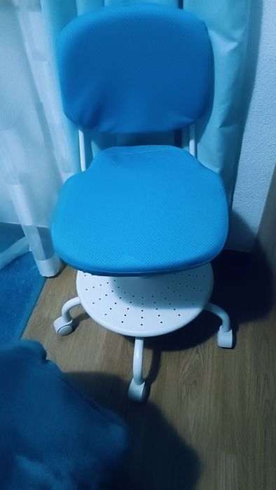 Vendo sofá cama Cadeira de secretária  Bicicleta de criança