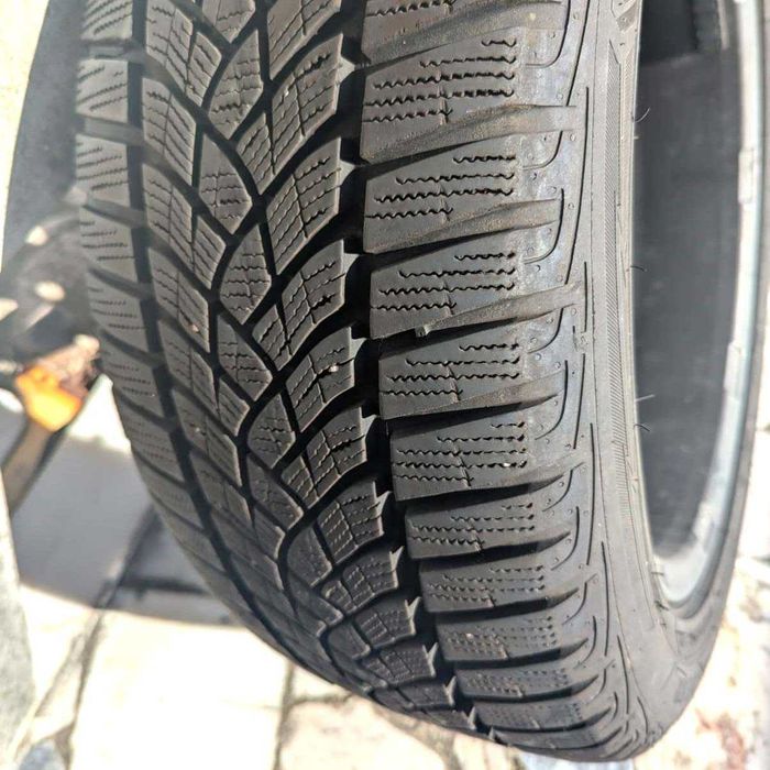 Jantes Originais Mercedes-Benz 17" + Pneus Goodyear 225/50 R17 (Como Novos)