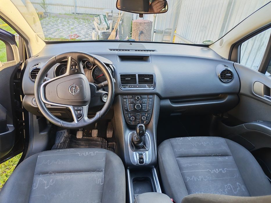 Opel meriva b , 1.4 turbo з Німеччини. 
Місто: 7.8 – 8.5 
Трасса: 4.8 – 5.5 л / 100 км
Змішаний: 6.0 – 6.5 л / 100 км