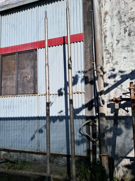 Postes em aço inox.