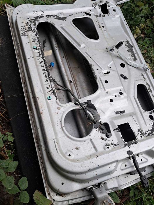 Передня ліва водійська дверка двері дверь Мерседес МЛ w163