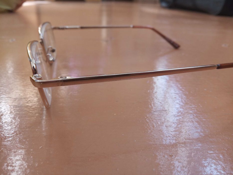 Окуляри для корекції зору в металевій оправі