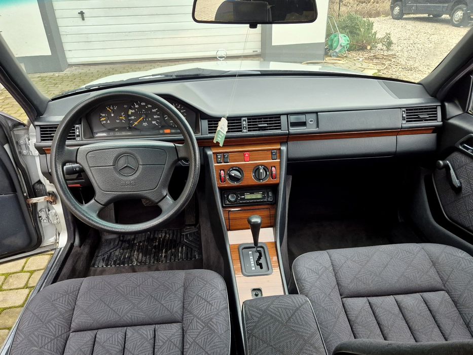 Zadbany Mercedes Benz W124 75km, 1993r.