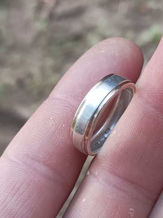 Продам обручальное кольцо (серебро)