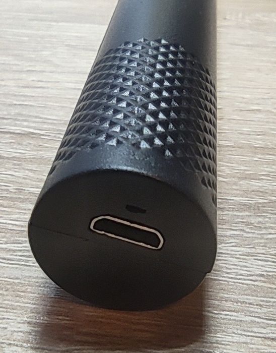 Триммер для догляду за обличчям на аккумуляторі