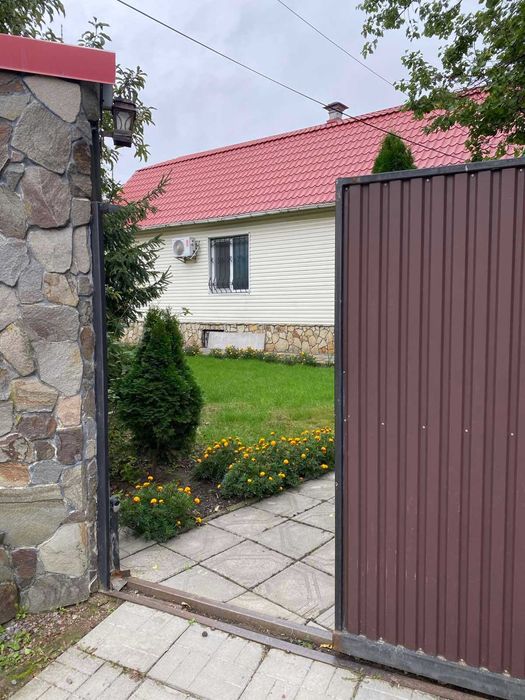 Продам будинок 209 м.кв, з жилим підвалом, грубою та хоз. постройки.